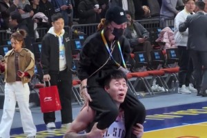 宠妻狂魔张镇麟 CBA全明星赛活捉宠妻狂魔一枚 ...