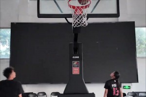 “你告诉我这是十六岁？” 